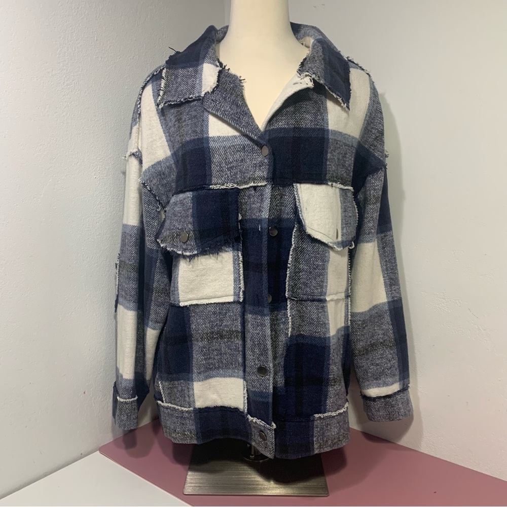 POL Fall Plaid Flannel Jacket Shacket Blue creme oversized pockets elbow patch